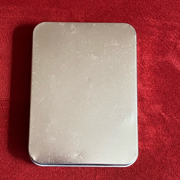 Custom made metal tin with unique nativity picture. - Picture 2 of 10